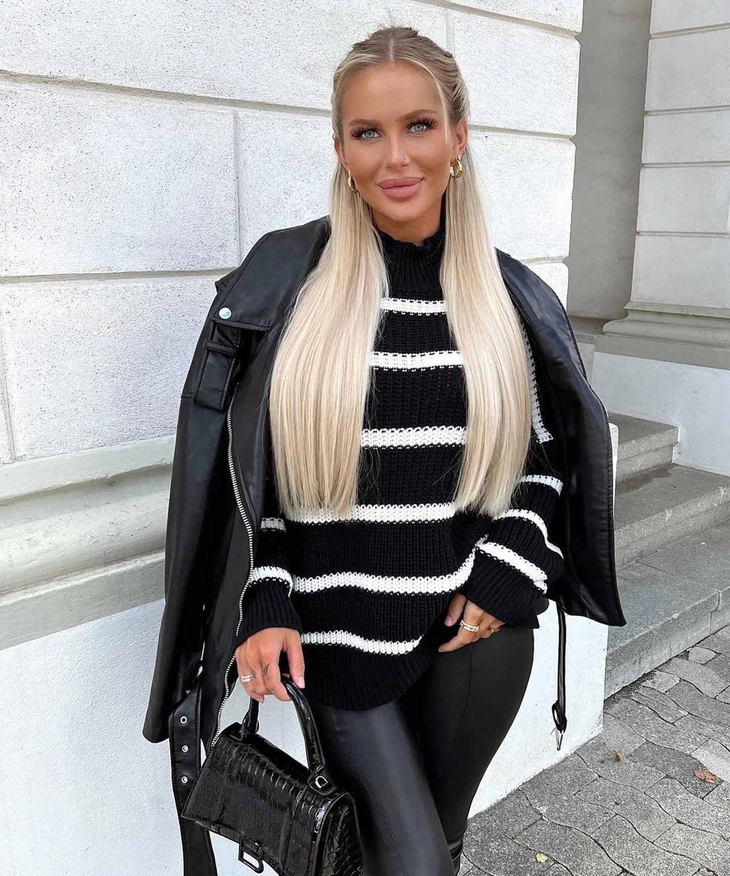 Maglione Stile a Righe a Contrasto