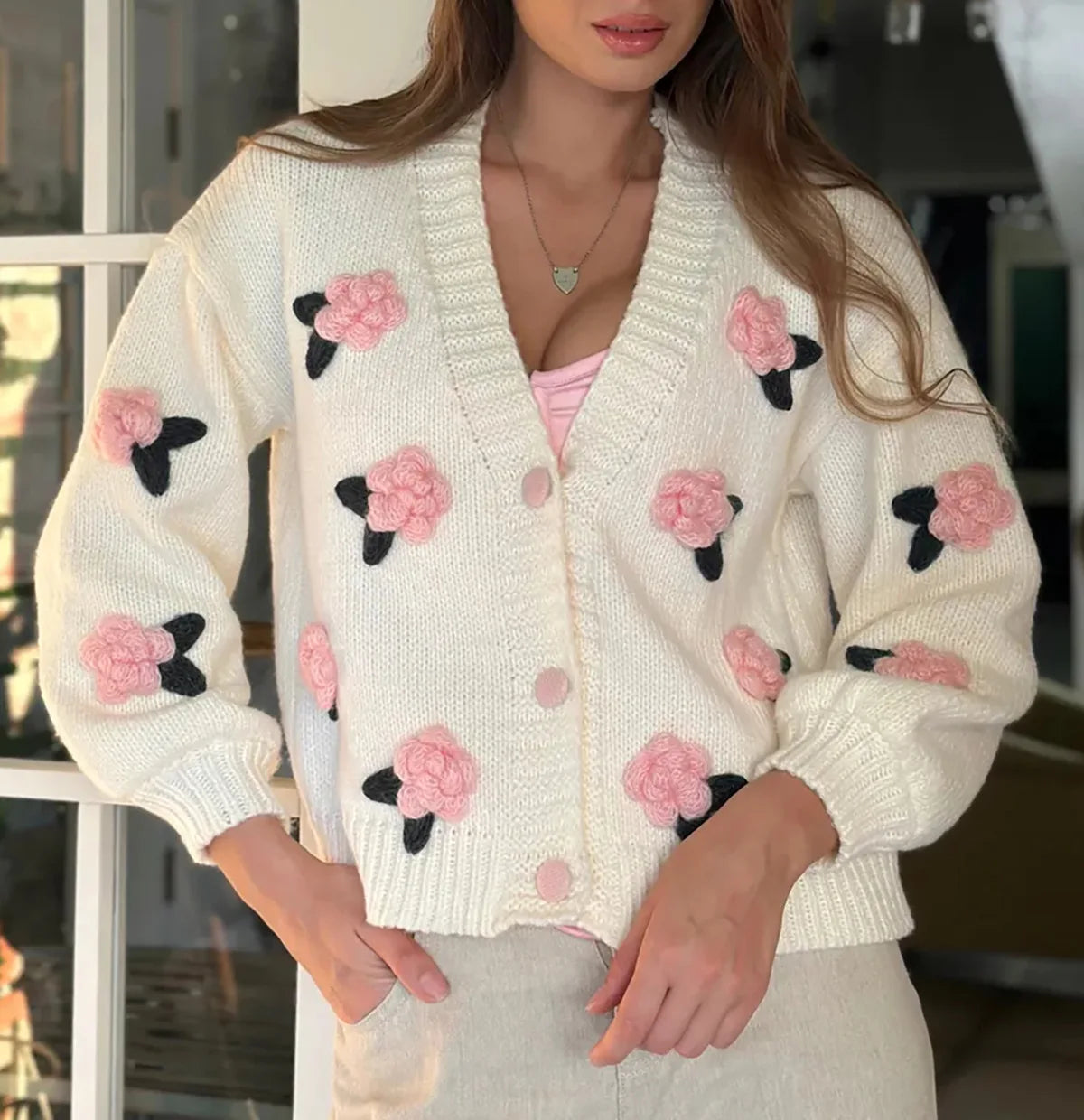Maglia con Applicazioni Floreali e Scollo a V