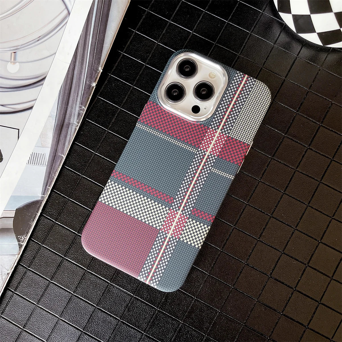 Elegant Case with Kevlar Pattern Design iPhone 12