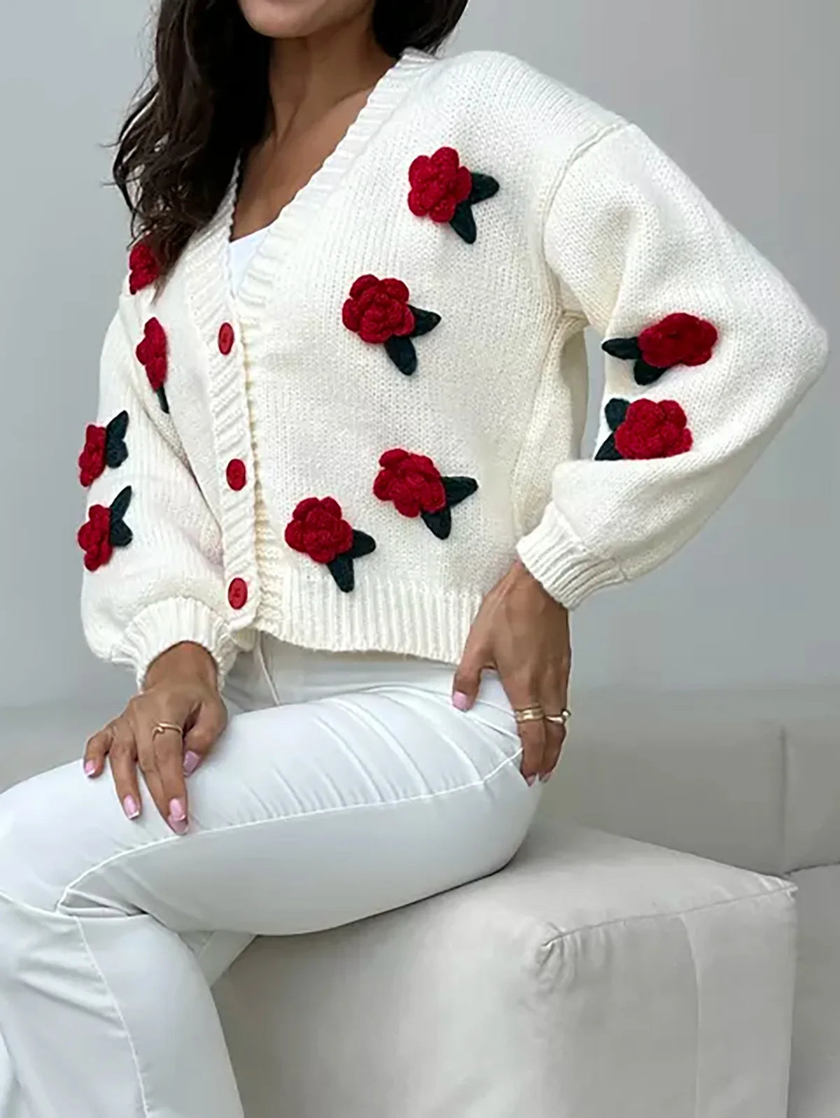 Maglia con Applicazioni Floreali e Scollo a V