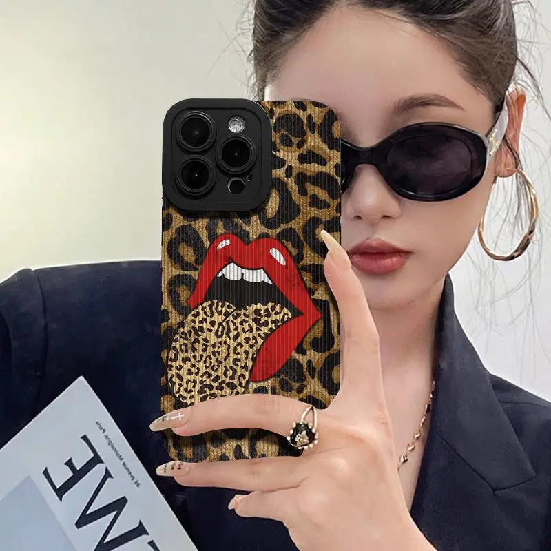 Cover per iPhone – Design Labbra Rosse e Leopardo