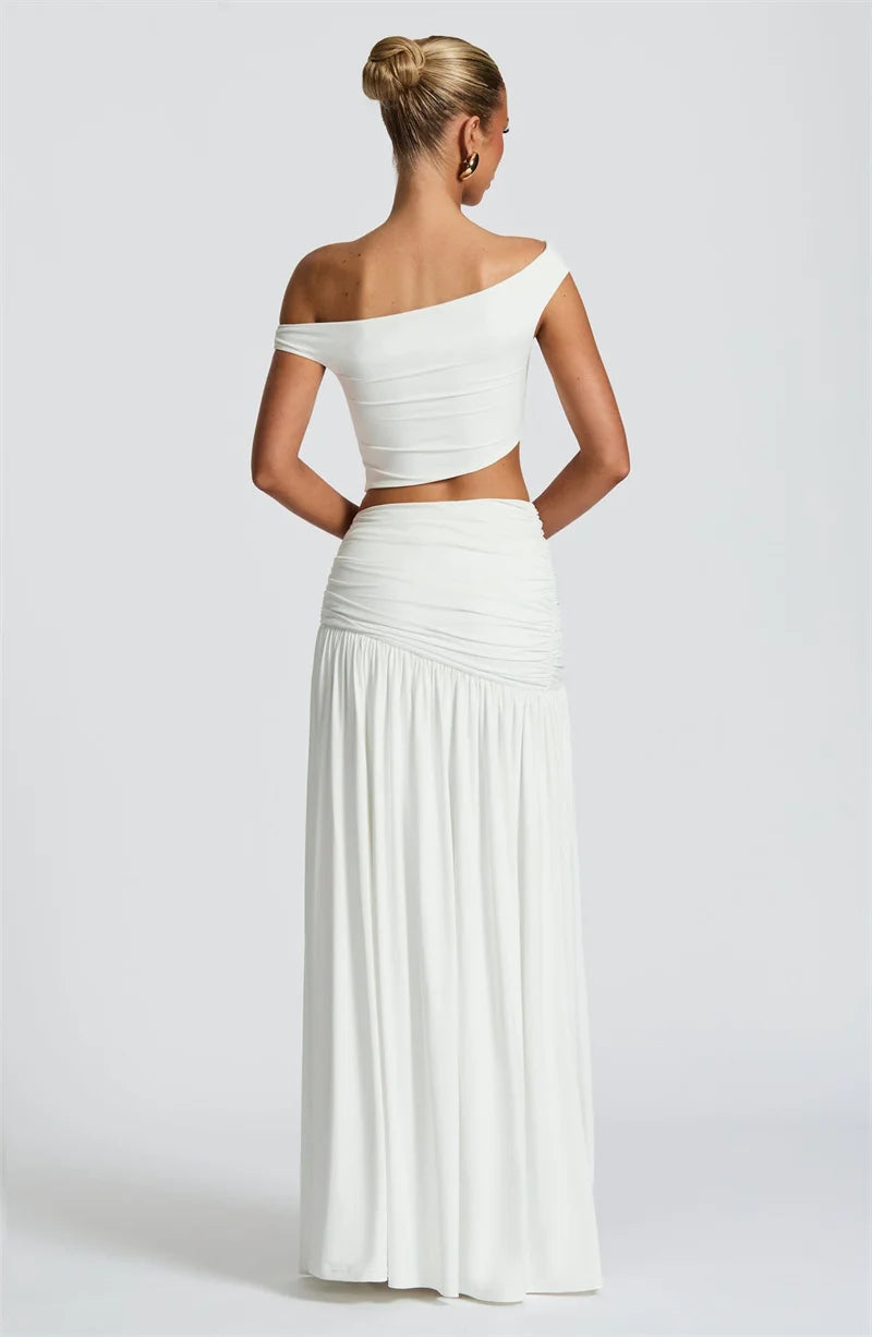 Set Elegante con Top Asimmetrico e Gonna Spacco