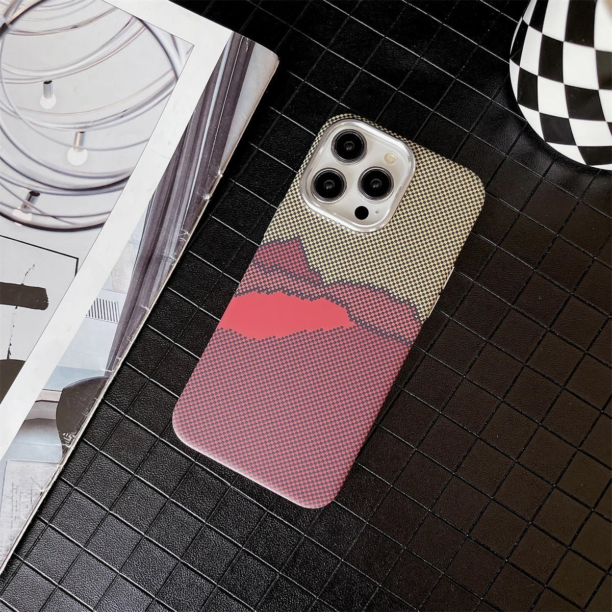 Custodia Elegante con Diseño en Patrón de Kevlar iPhone 11