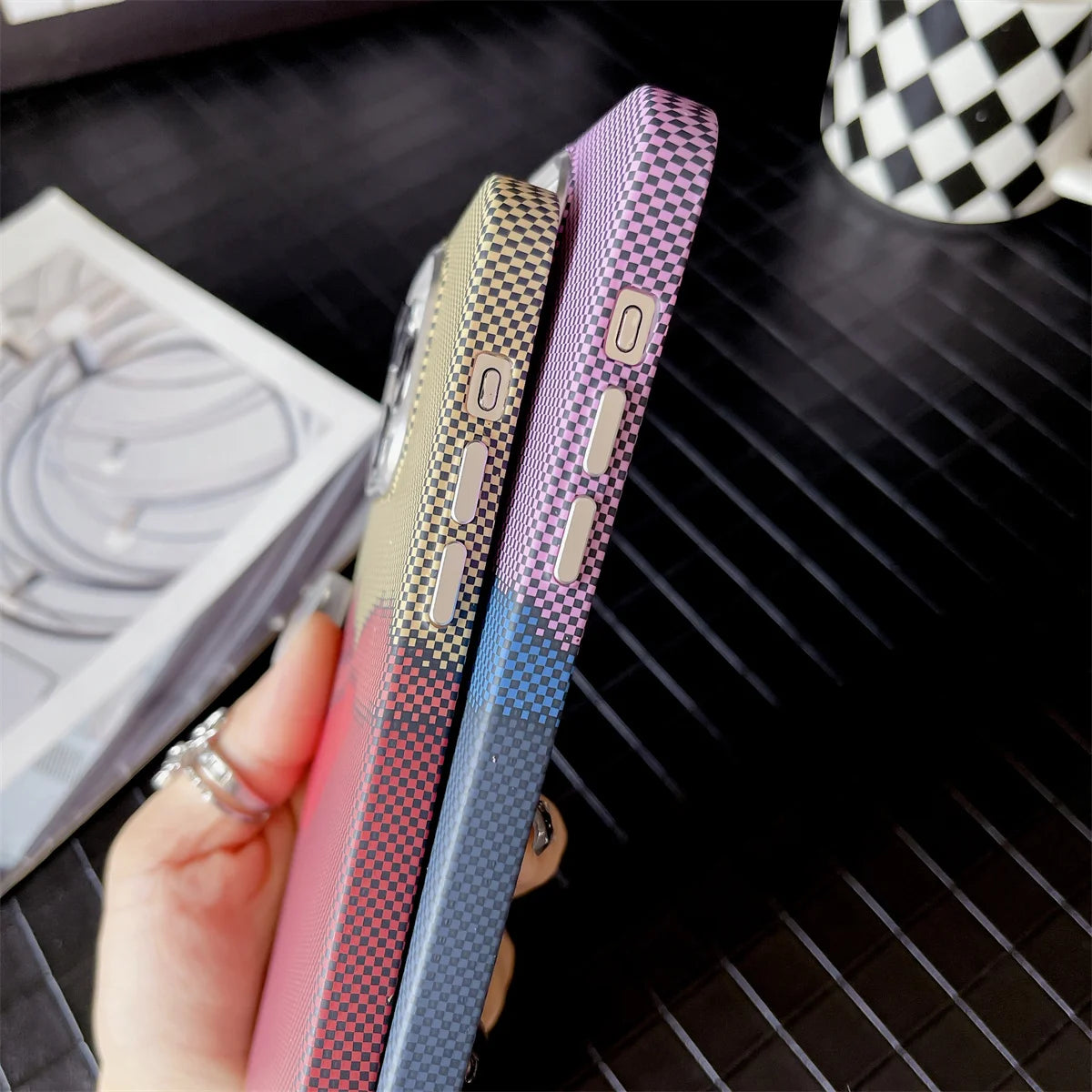 Custodia Elegante con Diseño en Patrón de Kevlar iPhone 11
