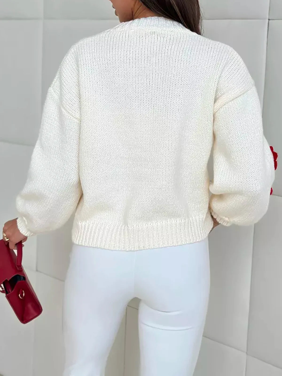 Maglia con Applicazioni Floreali e Scollo a V