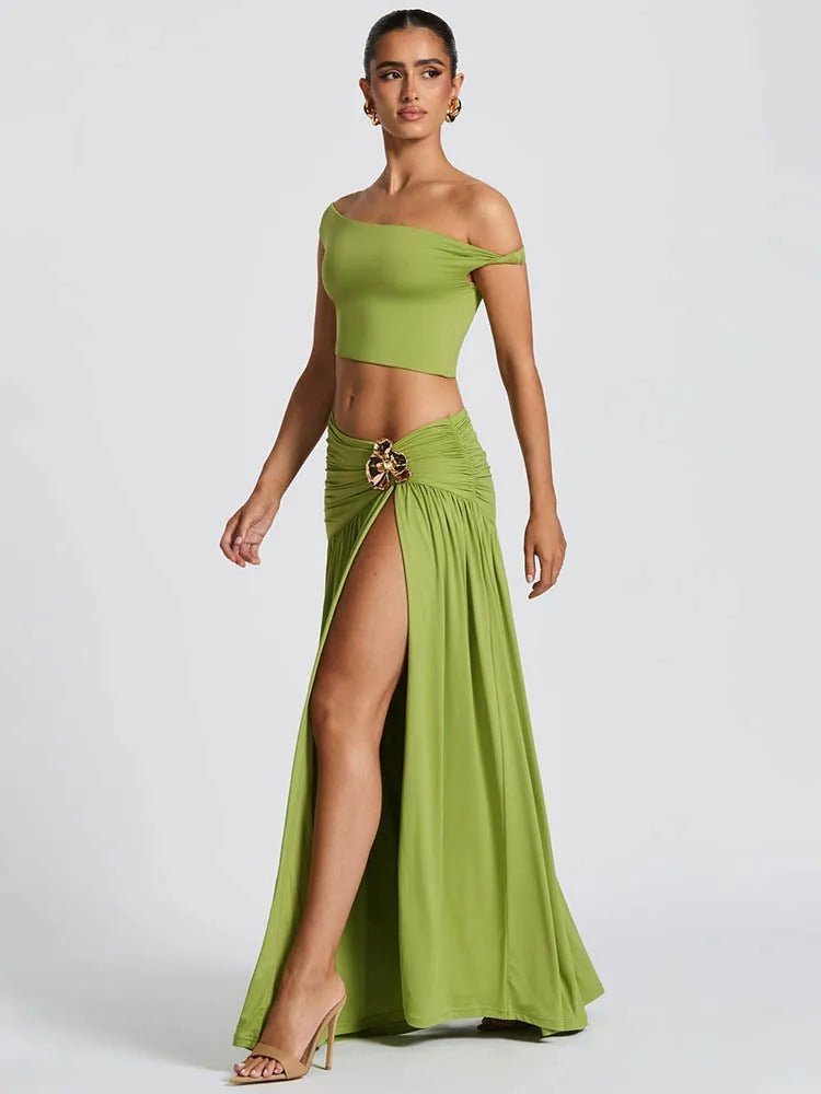 Set Elegante con Top Asimmetrico e Gonna Spacco