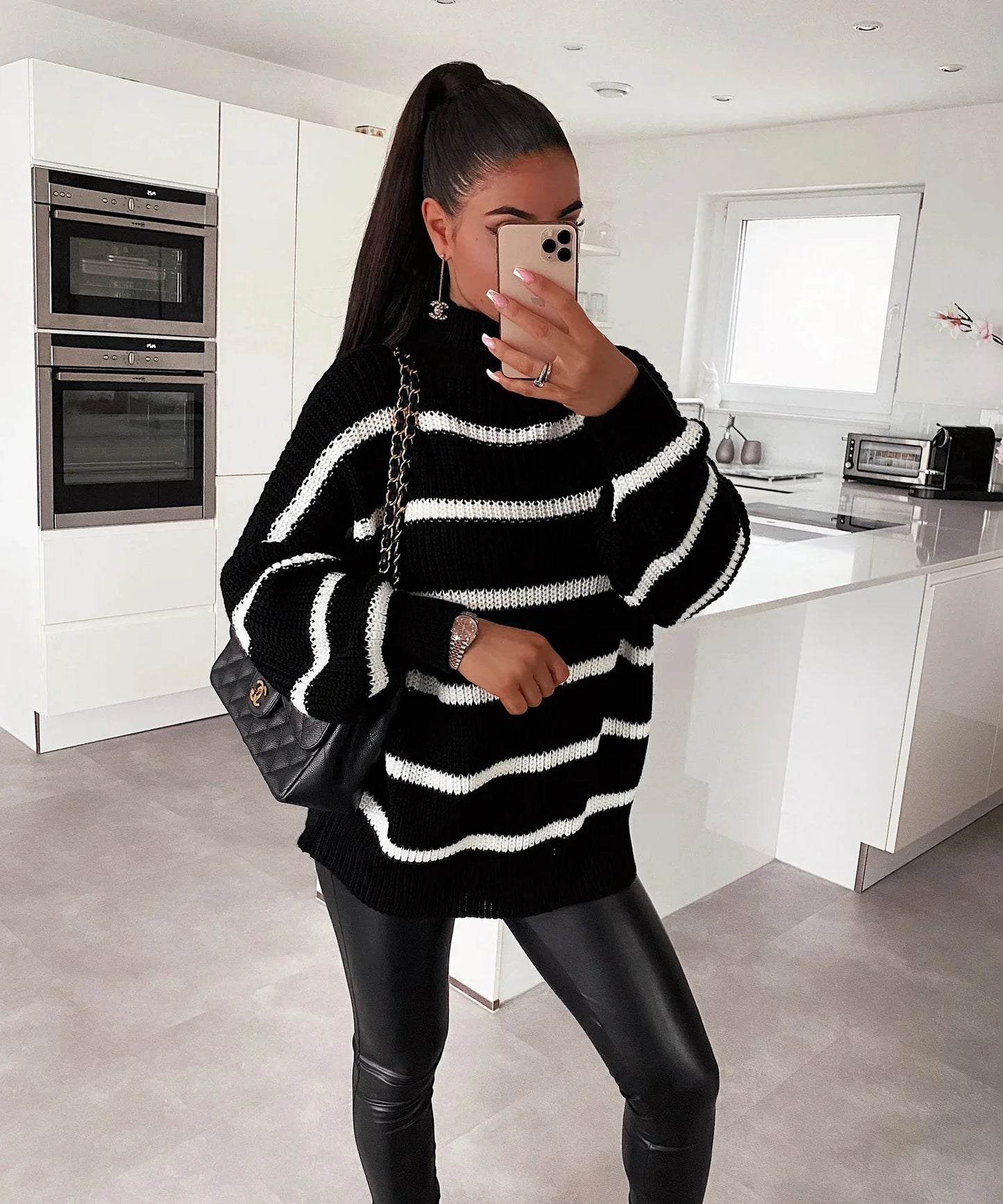 Maglione Stile a Righe a Contrasto