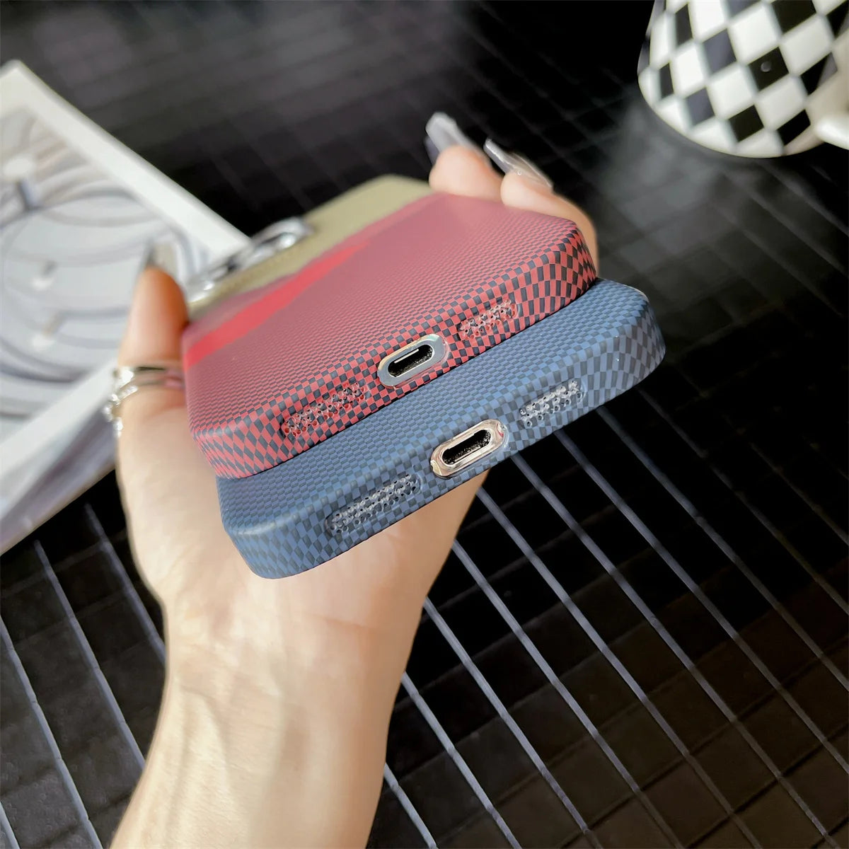 Custodia Elegante con Diseño en Patrón de Kevlar iPhone 11