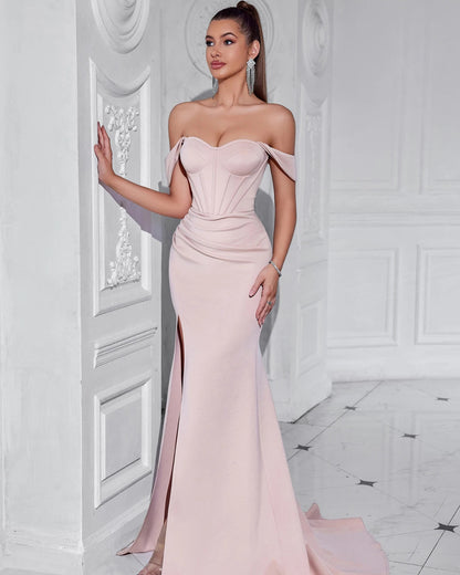 Abito Lungo Elegante con Spacco e Spalle Scoperte