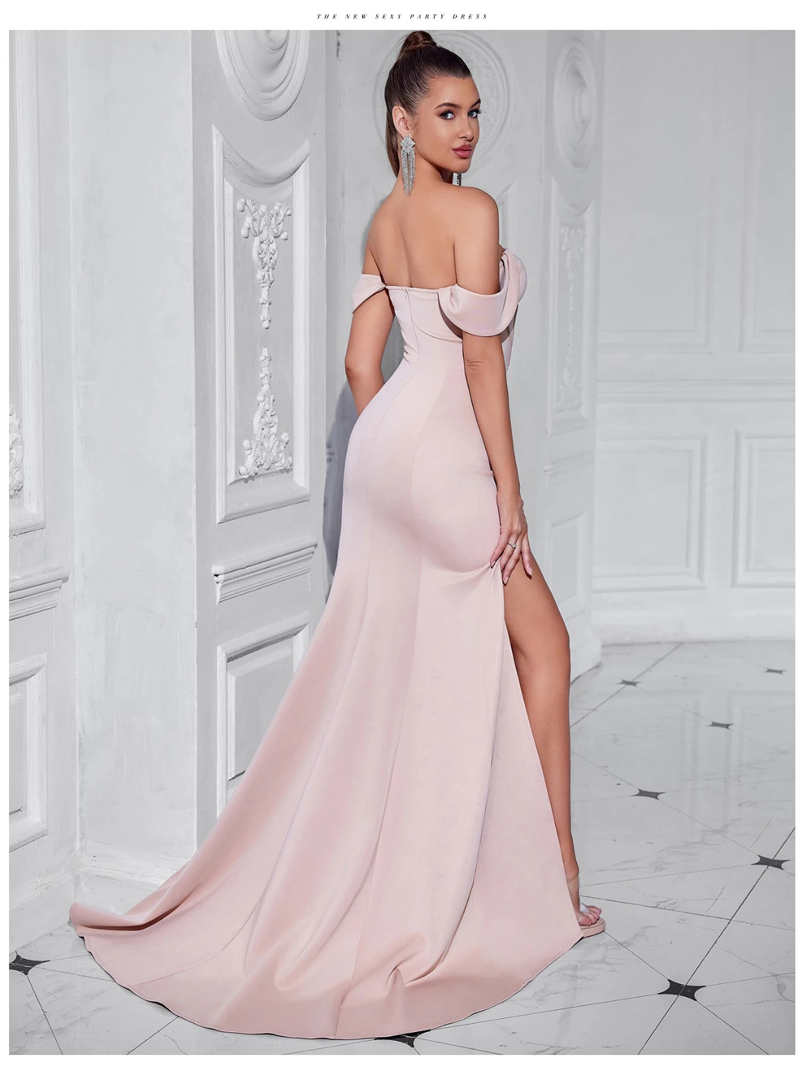 Abito Lungo Elegante con Spacco e Spalle Scoperte