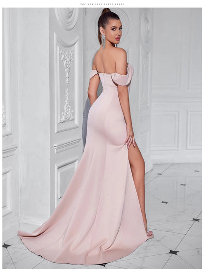 Abito Lungo Elegante con Spacco e Spalle Scoperte