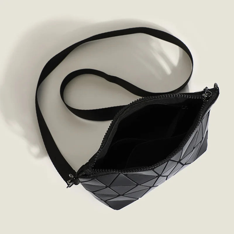 Mini Bolso Geométrico Fruncido con Cadena