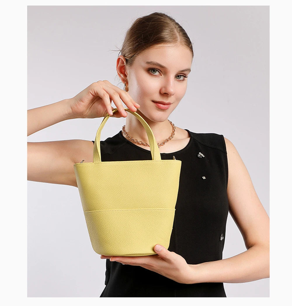 Bolso tipo bombonera de piel auténtica