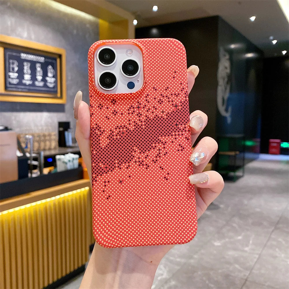 Funda protectora con diseño de cielo estrellado y patrón de kevlar para iPhone 13