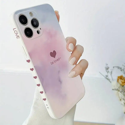 Funda con diseño de arcoíris en forma de corazón para iPhone 16