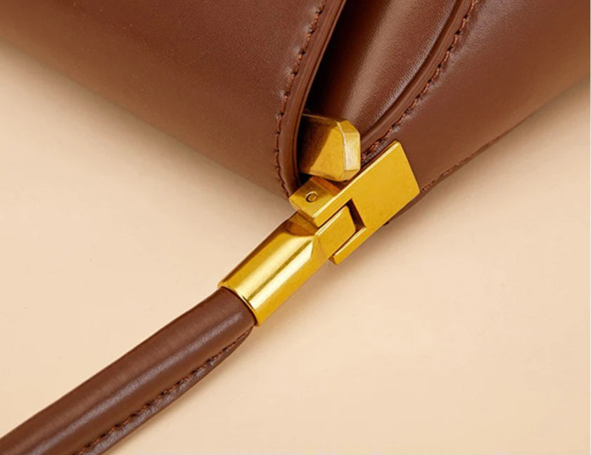 Bolso de hombro de cuero estilo francés