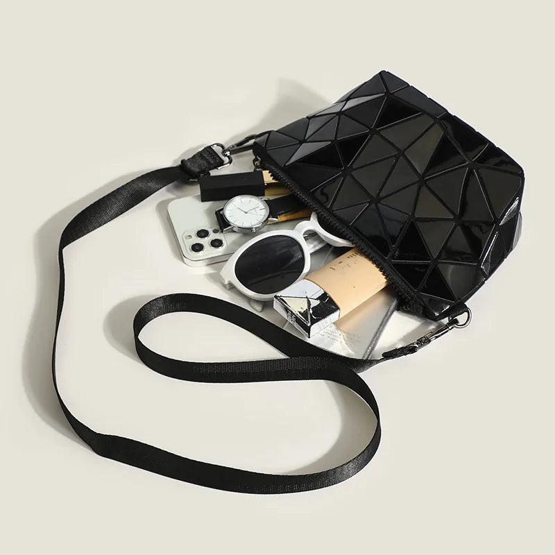 Mini Bolso Geométrico Fruncido con Cadena