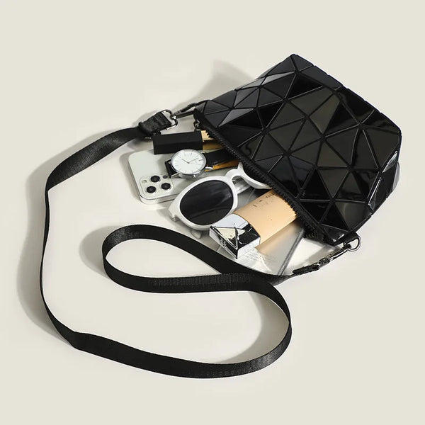 Mini Bolso Geométrico Fruncido con Cadena — ángulo 5