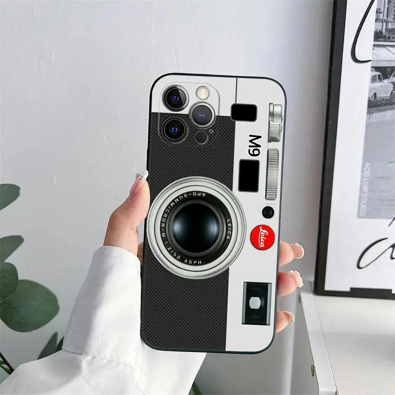 Case with Retro Design for iPhone 15