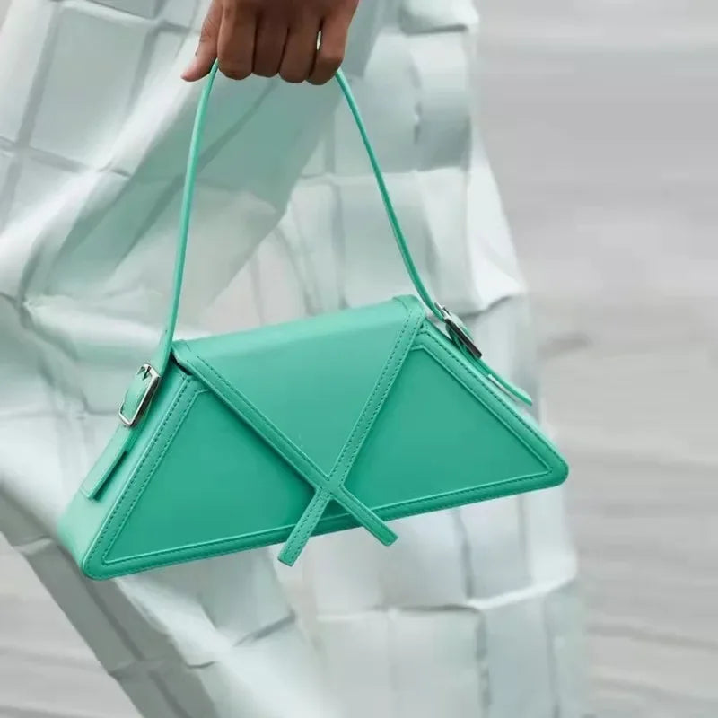 Bolso de Sisa con Diseño Criss-Cross