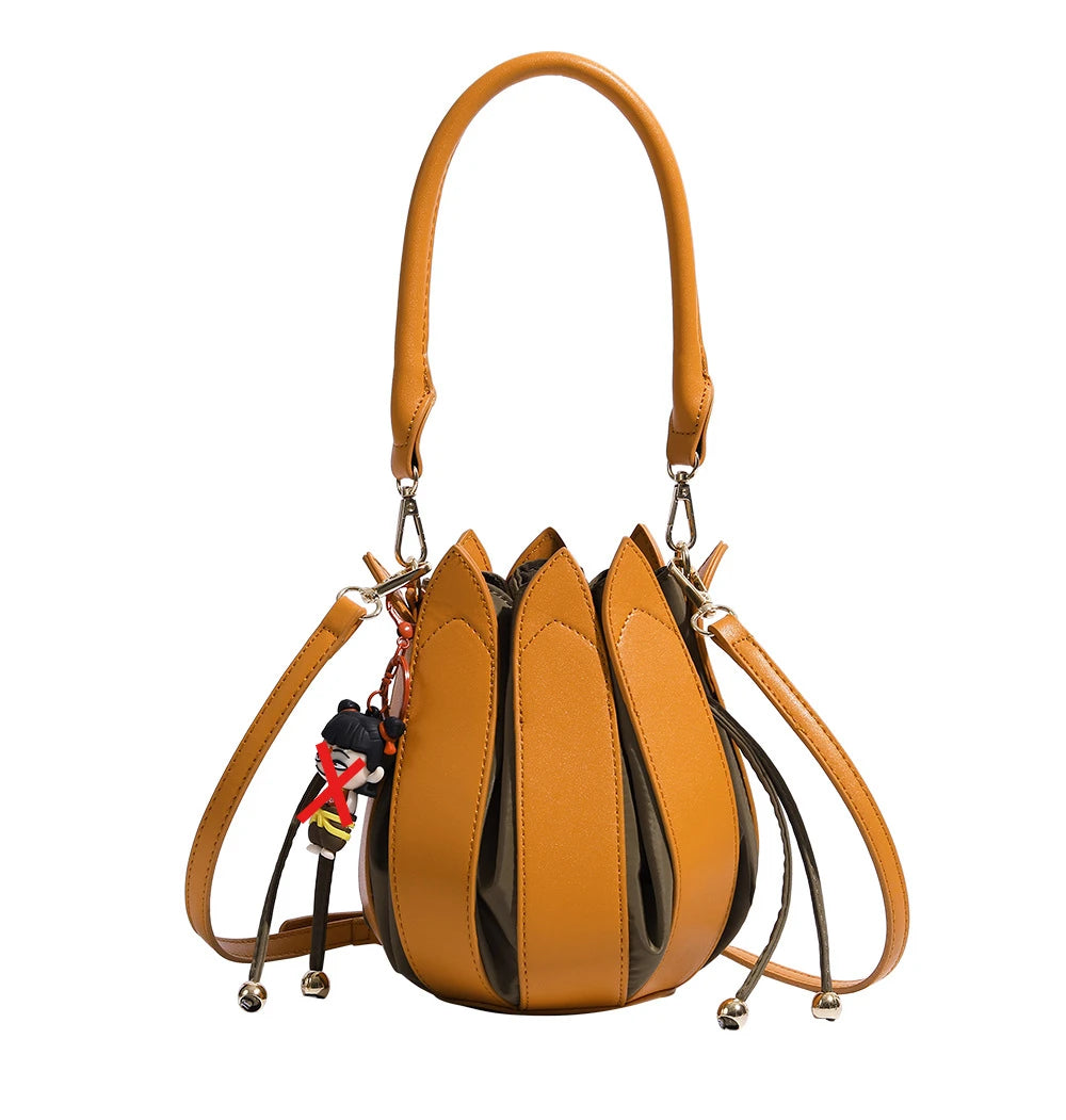 Bolso bombonera con diseño original de pétalos en 3D
