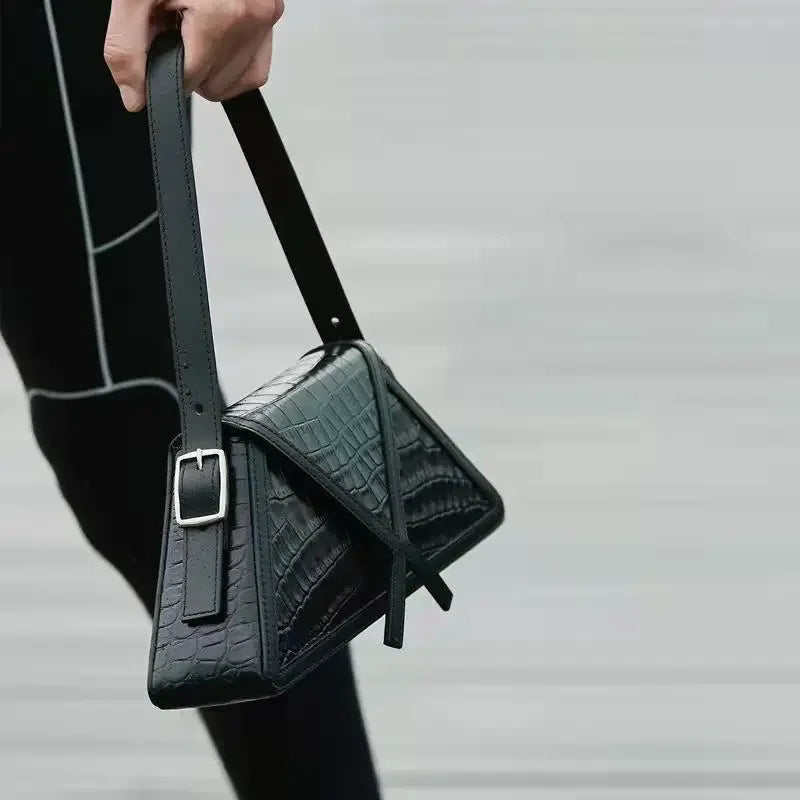 Bolso de Sisa con Diseño Criss-Cross