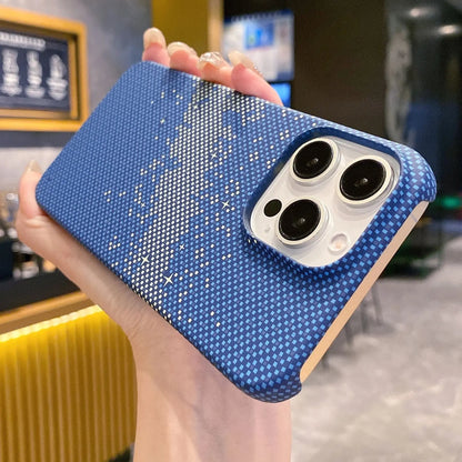 Funda protectora con diseño de cielo estrellado y patrón de kevlar para iPhone 13