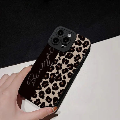Cover per iPhone – Design Y2K con Lettere Inglesi e Motivo Leopardo