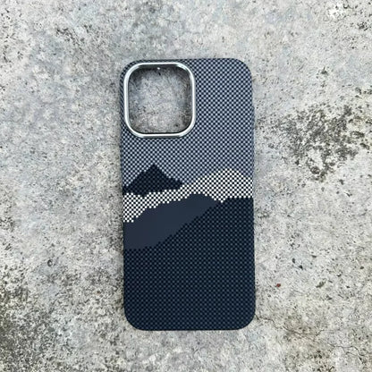 Custodia Elegante con Diseño en Patrón de Kevlar iPhone 13