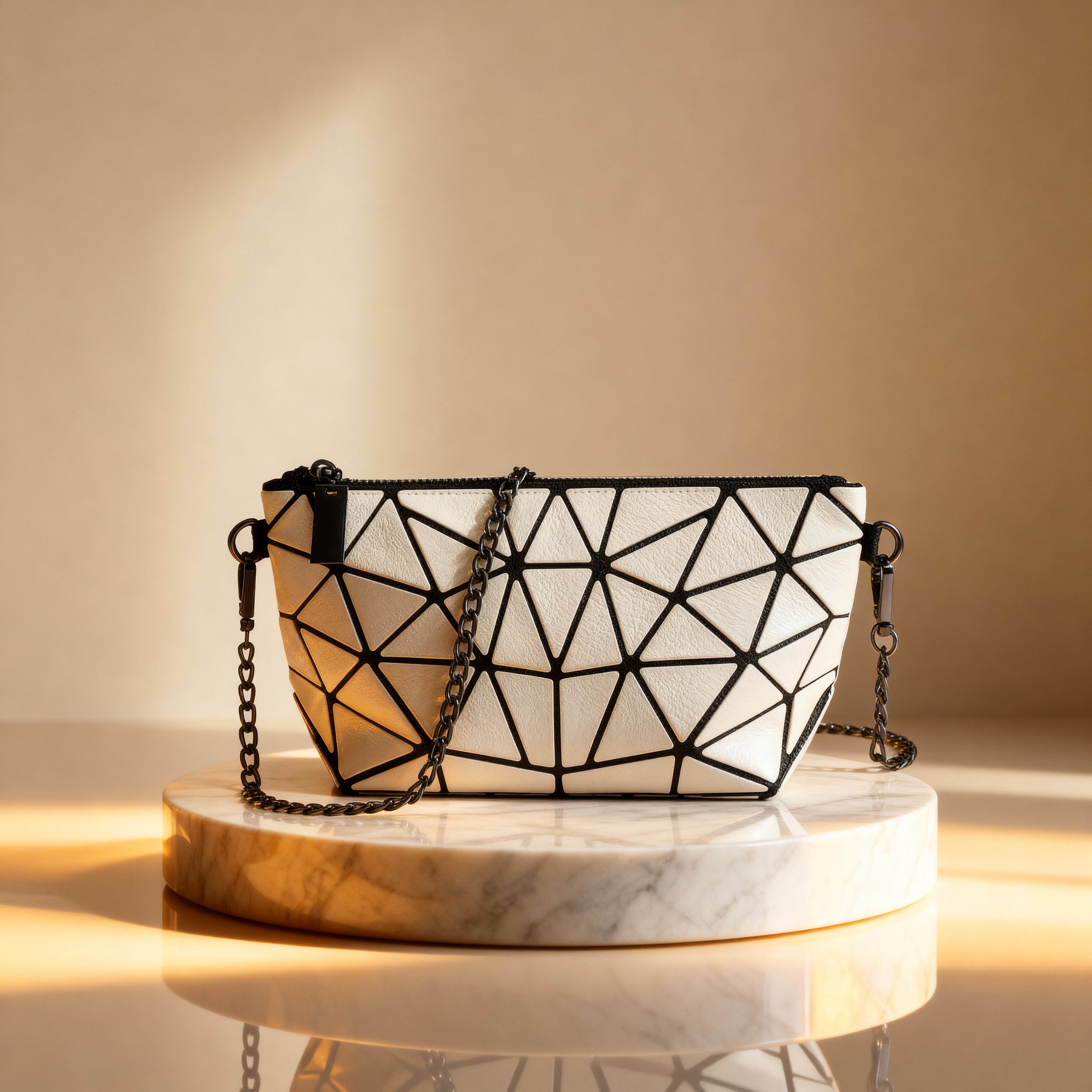 Mini Bolso Geométrico Fruncido con Cadena
